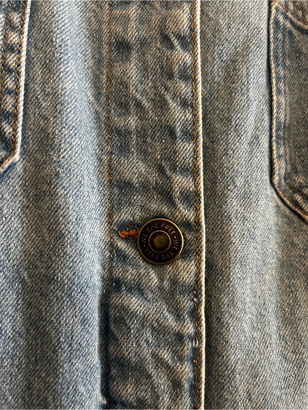 WE THE FREE FREE PEOPLE LIGHTWEIGHT OVERSIZED DENIM JACKET!! - Picture 3 of 5
